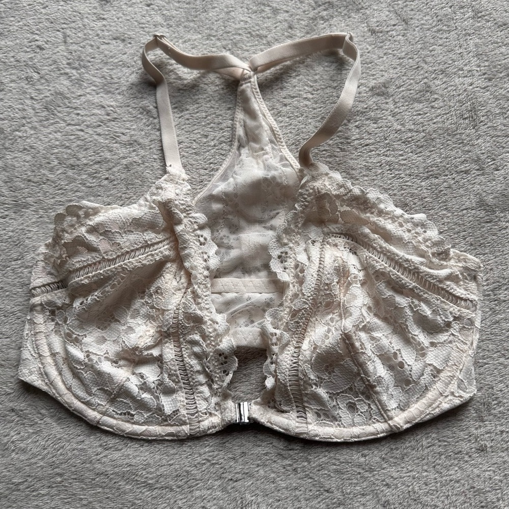 Victoria’s Secret Unlined Lace plunge Bra